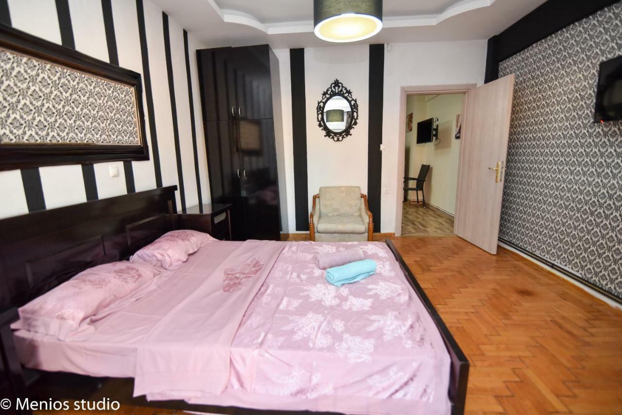 Menios Apartments And Studios Nea Kallikrateia 外观 照片