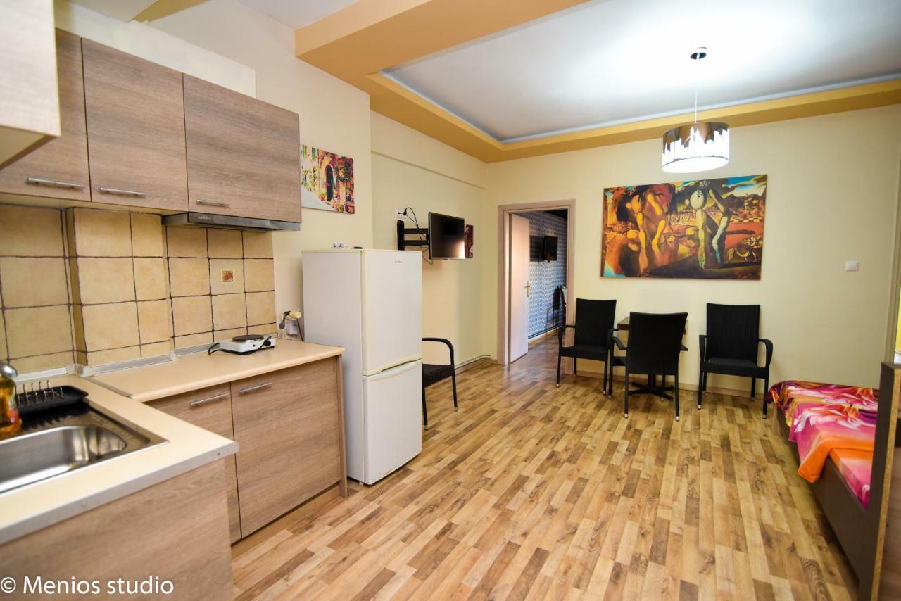 Menios Apartments And Studios Nea Kallikrateia 外观 照片